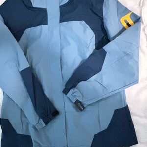 New women's lightweight rain jacket, Sky blue & navy, Size 8-10   $39.
